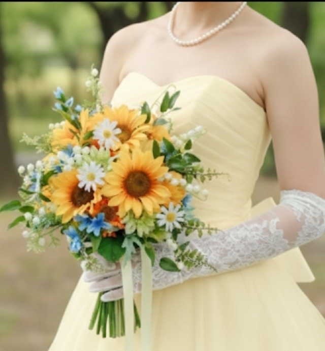 ヒマワリ＆鈴蘭の大人可愛いクラッチブーケ