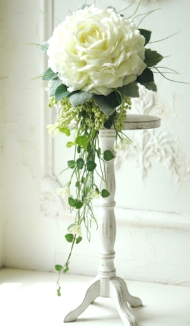 白い花びら＆シルバーグレーの葉＆小花のエレガントなグランメリアブーケ