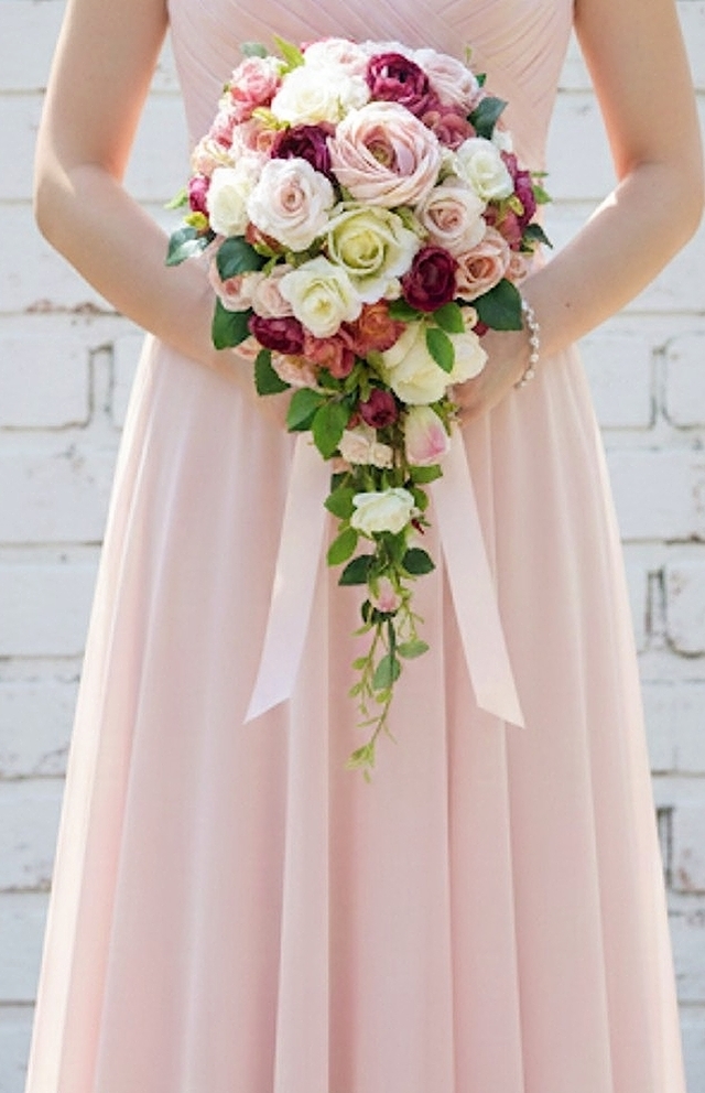 キャスケードブーケ　薔薇のウエディングブーケ（造花）