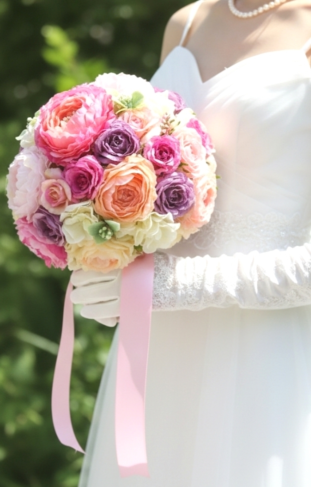 カラフルなラナンキュラス＆パープルの薔薇の大人スィートなラウンドブーケ