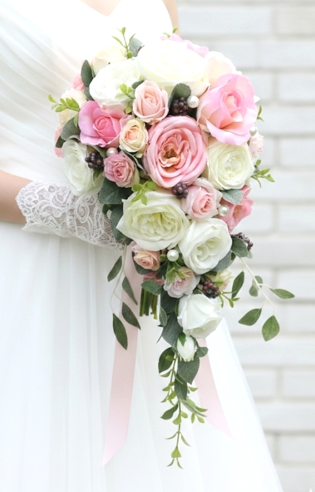 ピンク＆ホワイトの薔薇＆パールのショートキャスケードブーケ