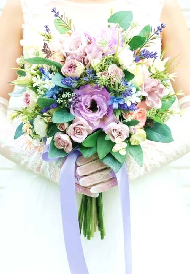 トルコキキョウ&薔薇のナチュラルフェミニンなクラッチブーケ