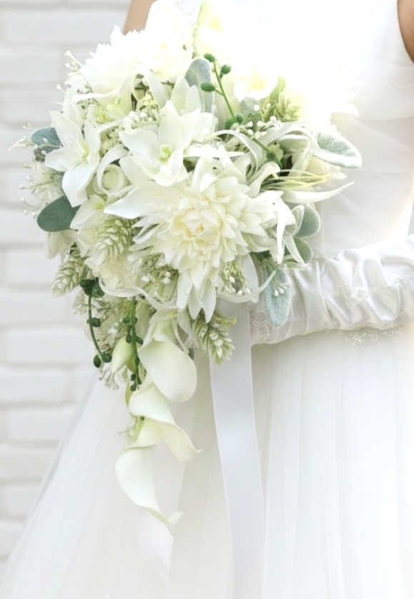 ダリア＆カラー＆ユーチャリス＆薔薇のフリースタイルブーケ