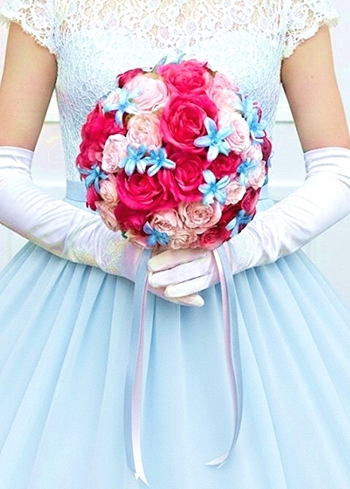 ピンク濃淡の薔薇＆ブルースターのキュートなラウンドブーケ