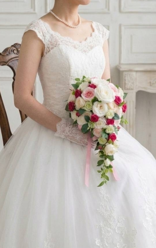 ローズピンク&グリーンのミニバラの華やか上品セミロングキャスケー|造花ウエディングドブーケ