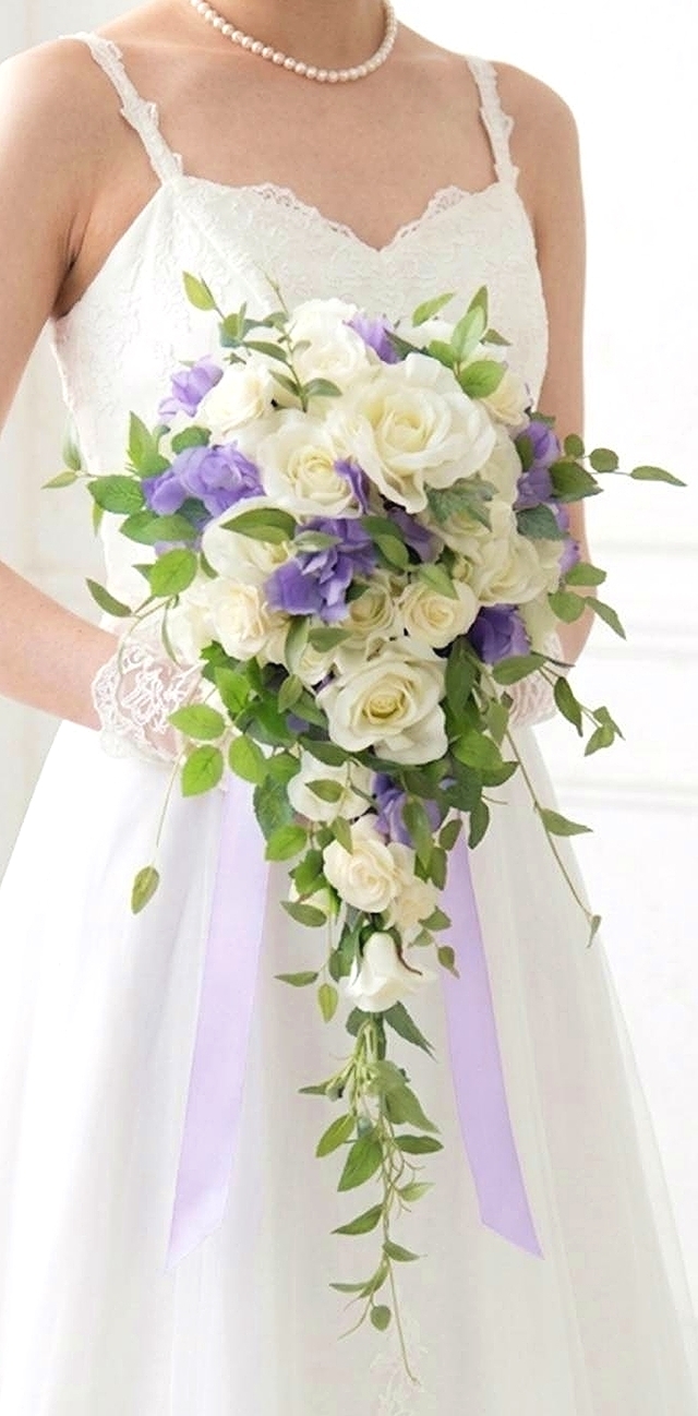 キャスケードブーケ 薔薇 白＆パープル系｜造花ウエディングブーケ（アーティフィシャルフラワー）