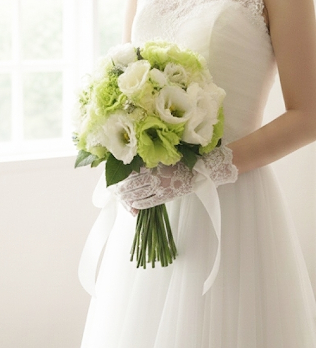 トルコキキョウのナチュラルなクラッチブーケ