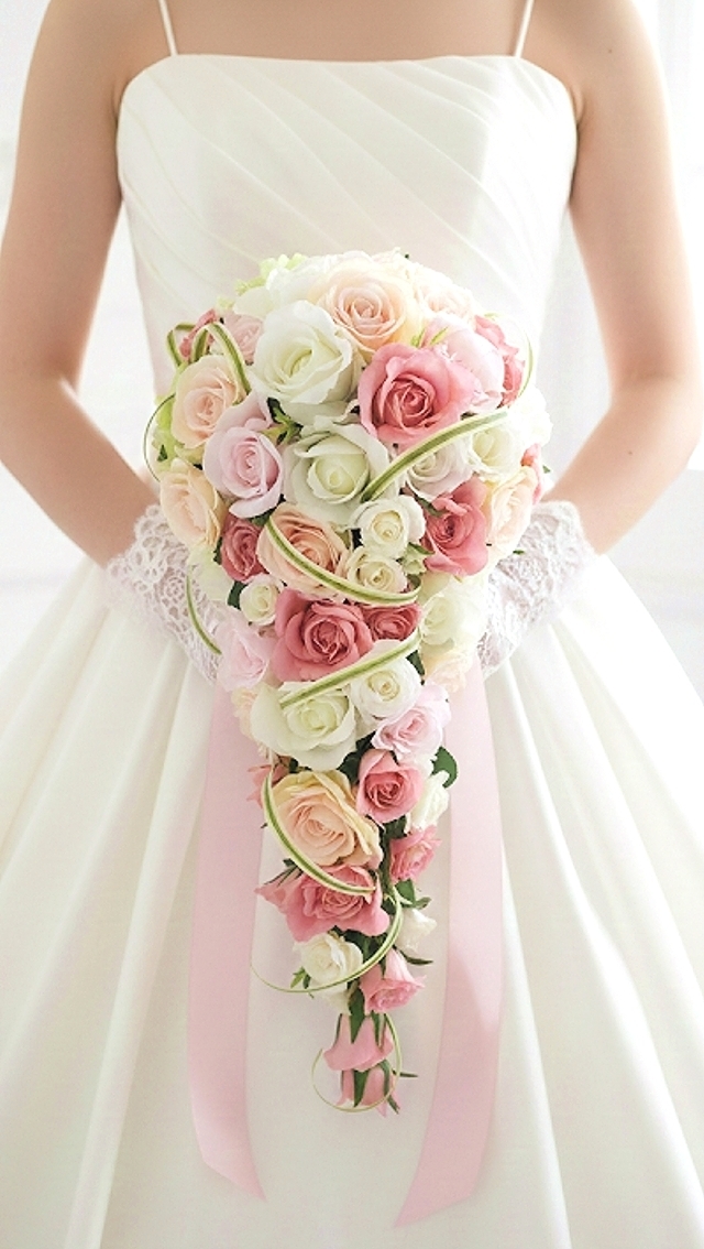 キャスケードブーケ 薔薇　白＆赤系｜造花ウエディングブーケ（アーティフィシャルフラワー）