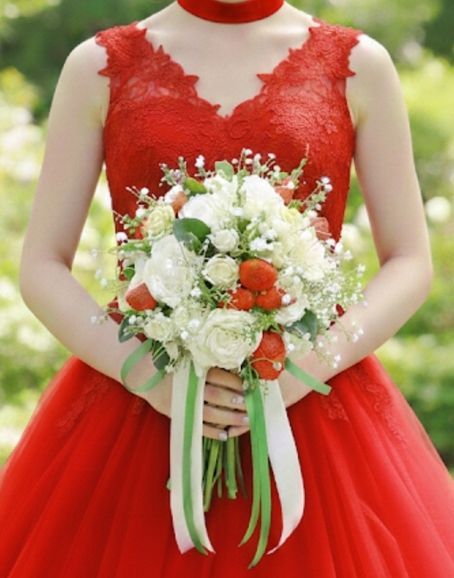 苺と薔薇&カスミ草のふんわり可憐なクラッチブー