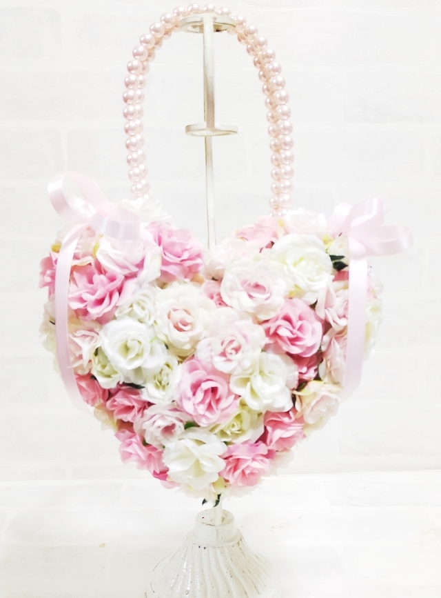 ホワイト＆ピンクのミに薔薇のガーリィなハンドバッグブーケ