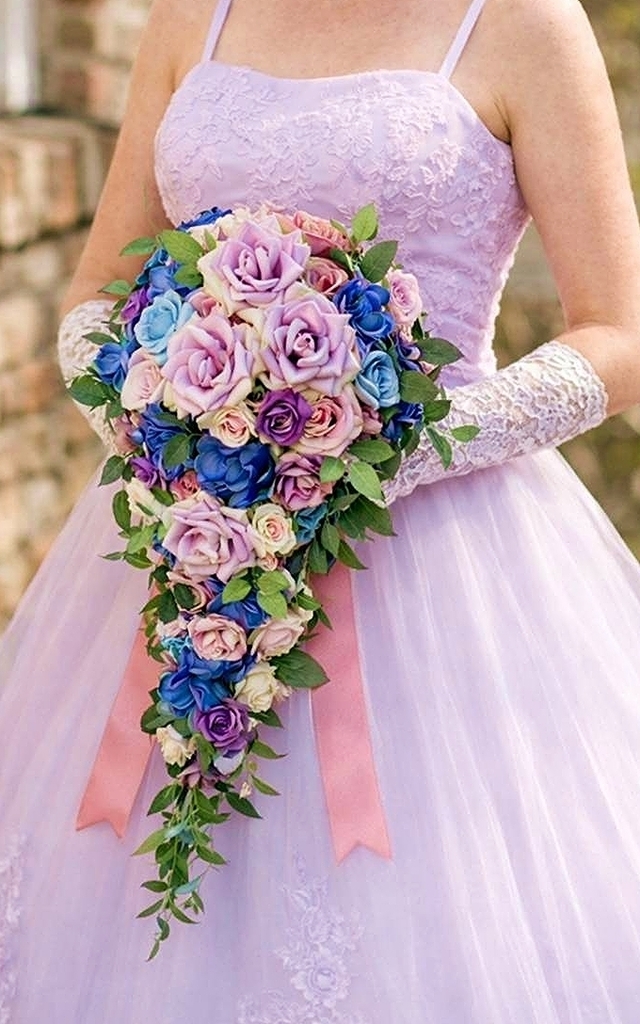 ラベンダーの薔薇のエレガントなキャスケードブーケ｜造花ウエディング