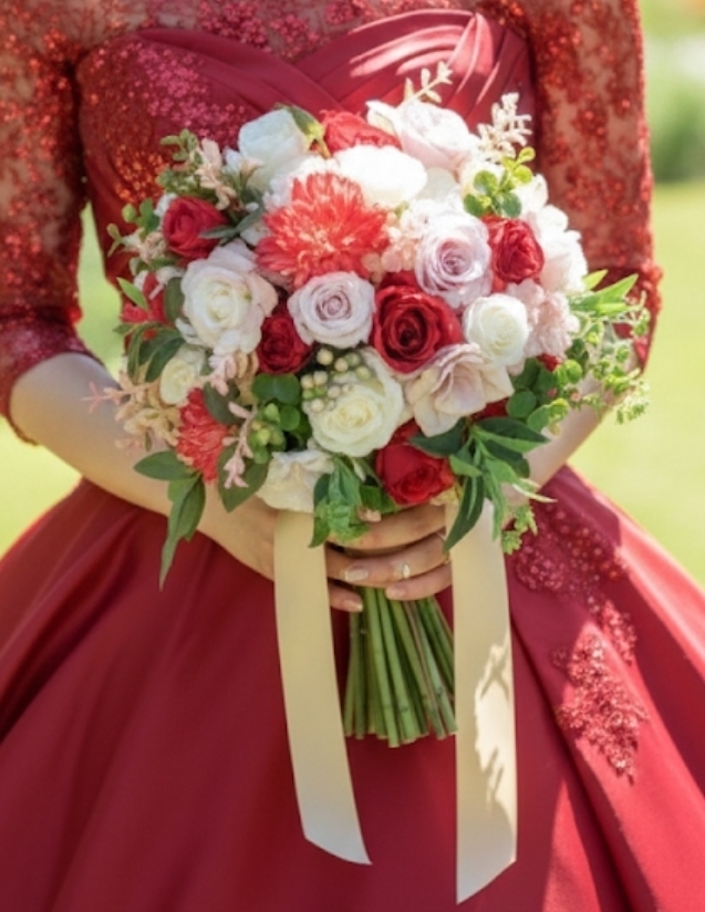 レッド・ホワイト・モーブピンクの薔薇の大人エレガントなクラッチブーケ