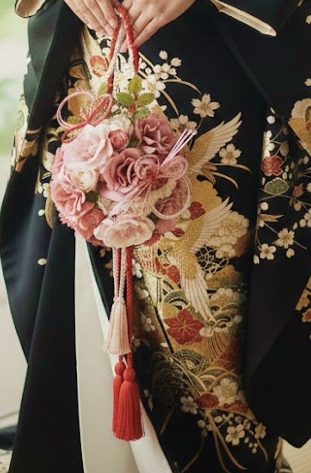 ピンクの薔薇＆赤いミニバラの和装用ボールブーケ