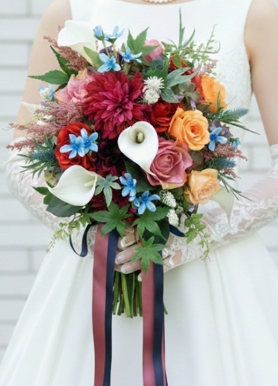 カラー＆ダリア＆薔薇の大人カラフルなクラッチブーケ