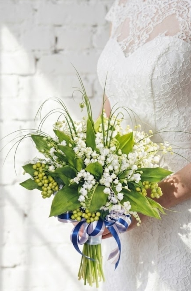 すずらんのクラッチブーケ