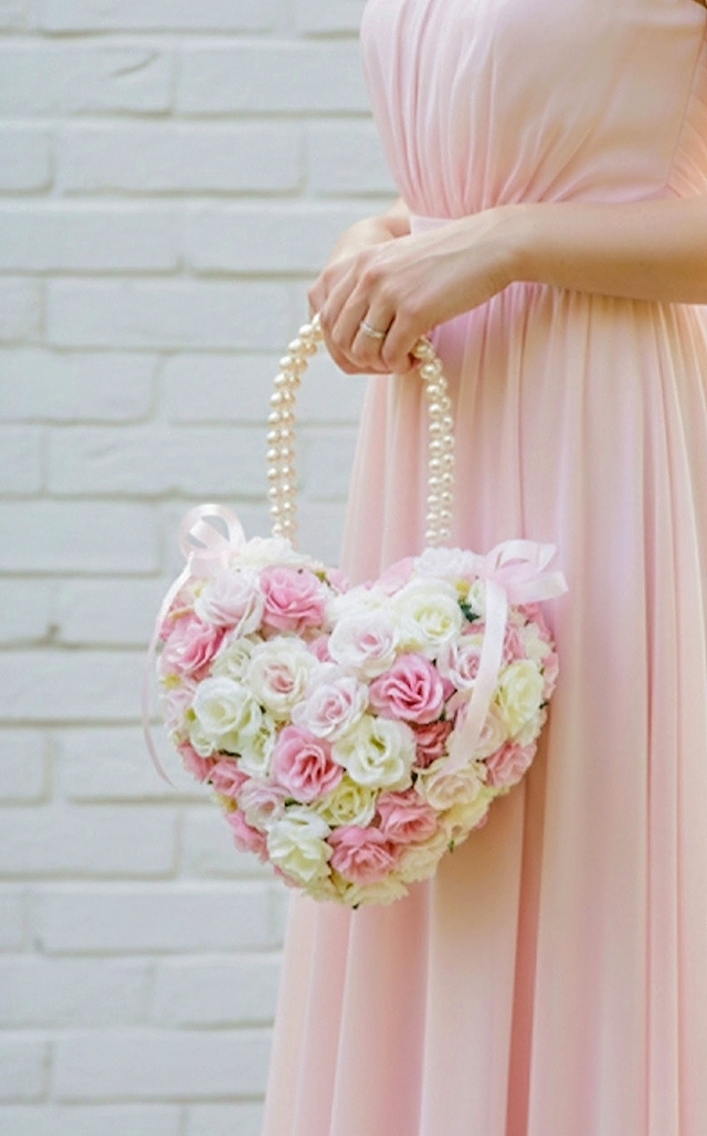 ホワイト&ピンクのミニ薔薇のgirlyなハンドバッグブーケ