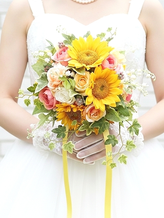 ひまわり＆アプリコットオレンジの薔薇＆鈴蘭のナチュラルラウンドブーケ