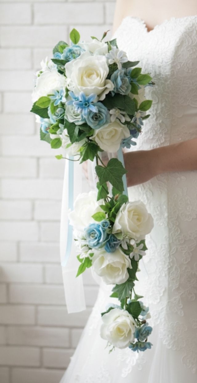 白薔薇＆小花のエンパイヤ―ブーケ（３段タイプ）