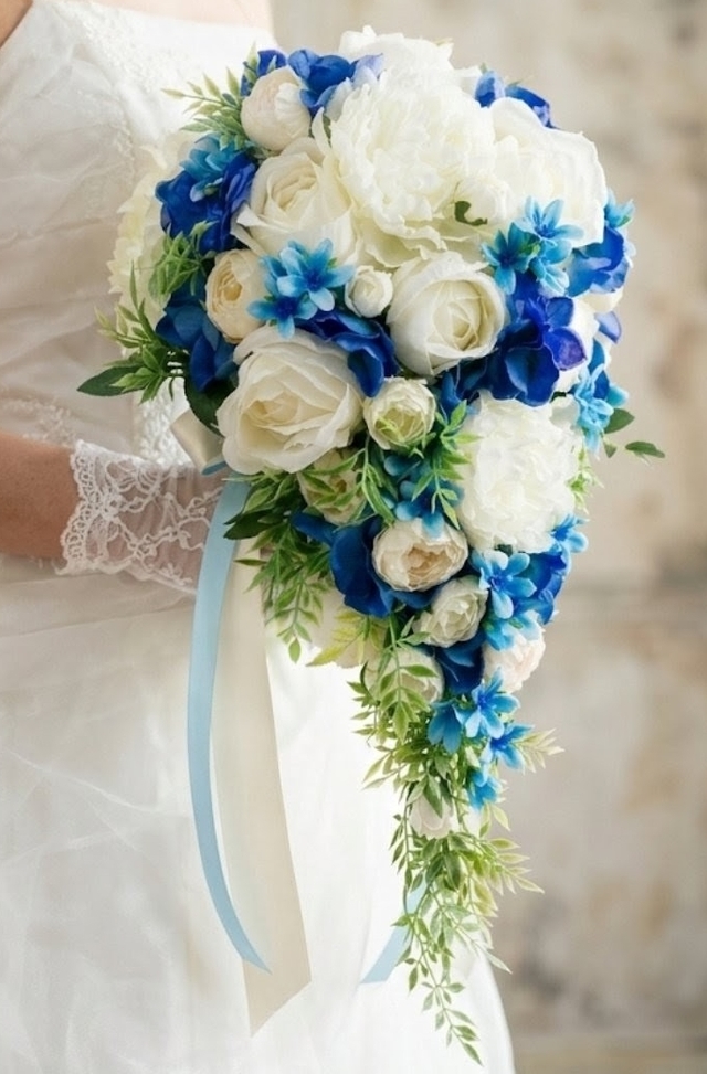 芍薬と大輪薔薇、紫陽花の上品セミロングキャスケードブーケ