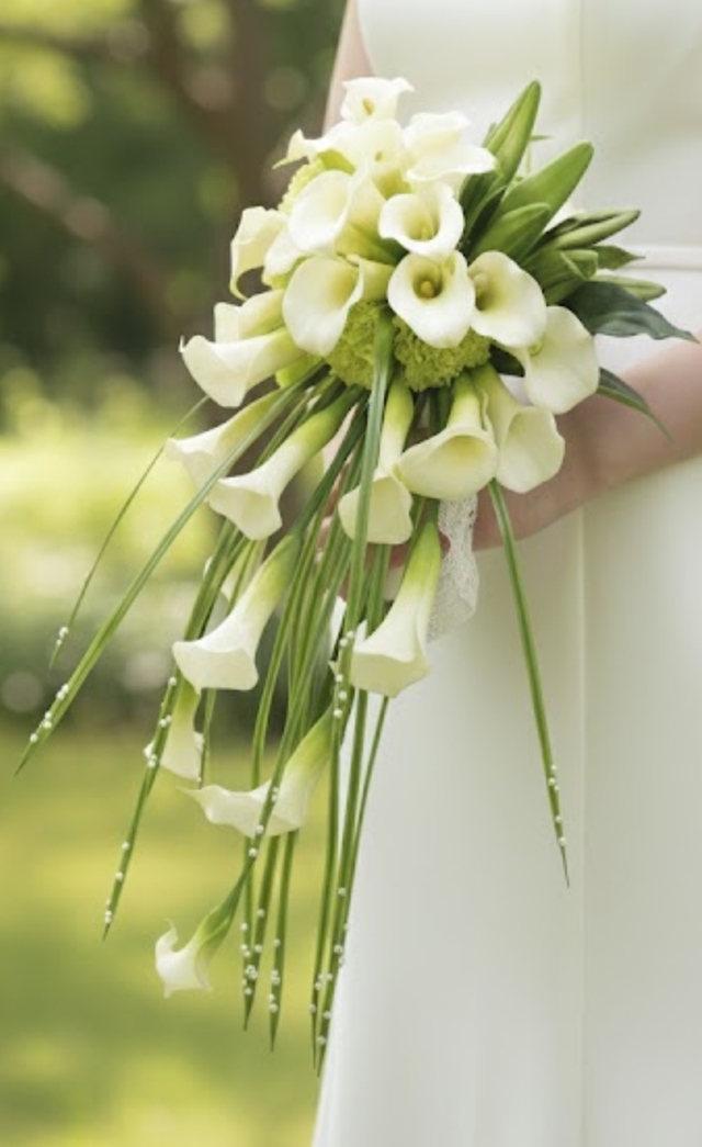 カラー＆グリーンのシャワーブーケ