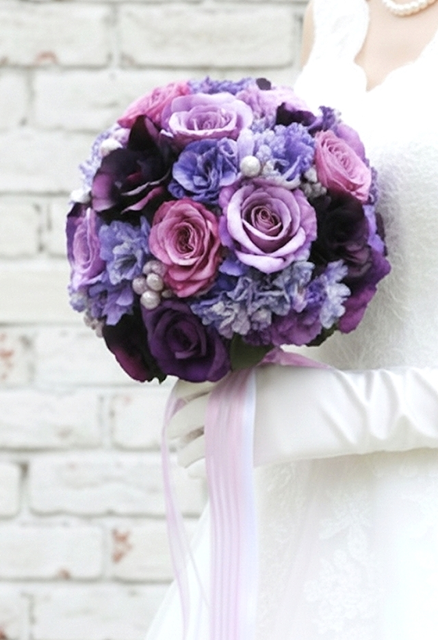 パープルグラデーションカラーのエレガントなラウンドブーケ