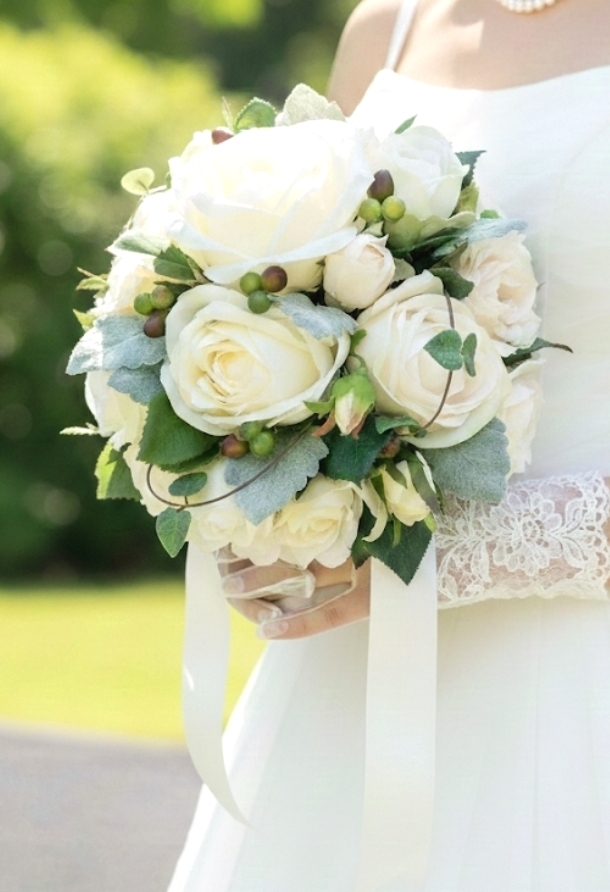 オールドローズ＆実の物のクラッシックなラウンドブーケ