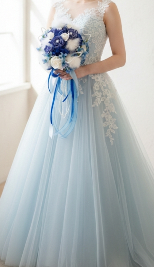 フェザー＆パールのコーンスタイルブーケ