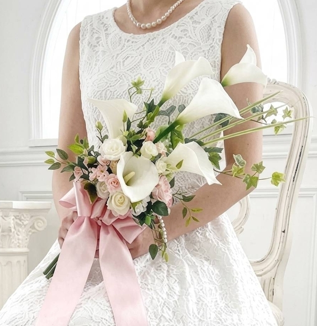 アームブーケ カラー 薔薇 白系｜造花　ウェディングブーケ（アーティフィシャルフラワー）