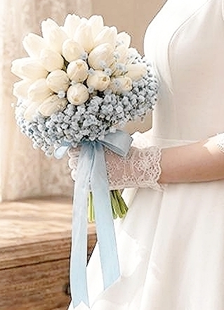 クラッチブーケ　チューリップ　白×ブルー系｜造花　ウェディングブーケ（アーティフィシャルフラワー）