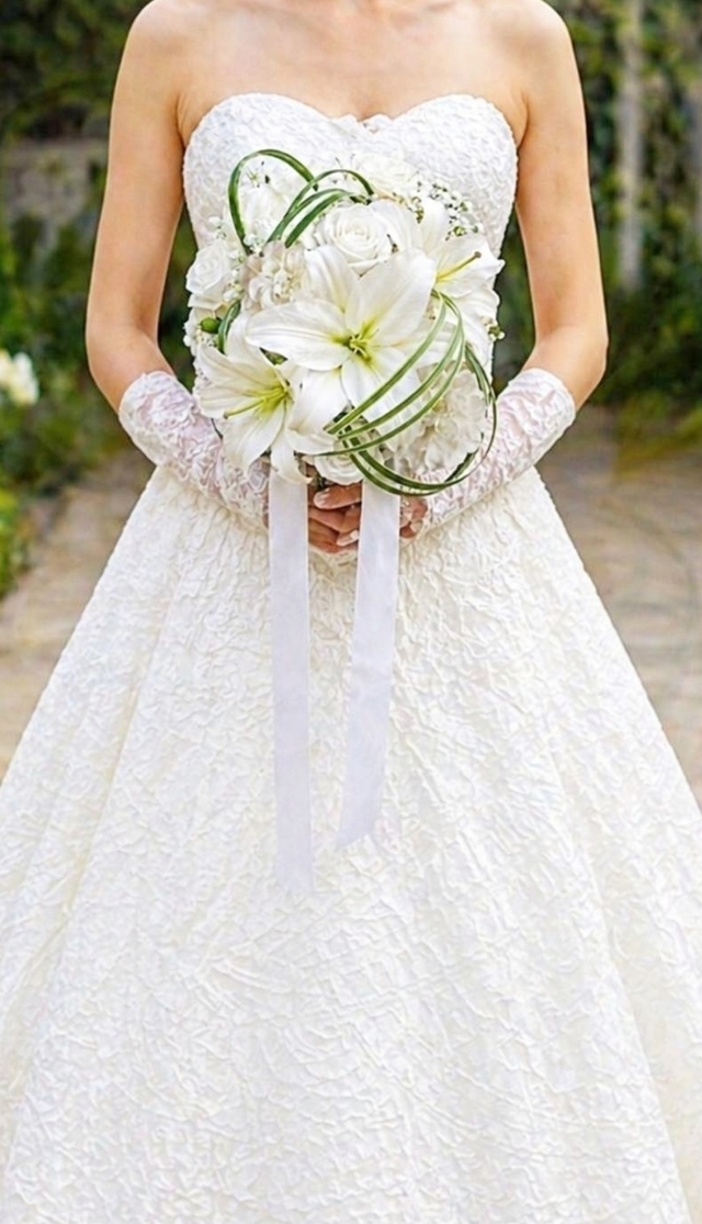 ラウンドブーケ ｜カサブランカ×白バラ×ダリア｜白系│造花 ウェディングブーケ（アーティフィシャルフラワー）｜洗練｜上品