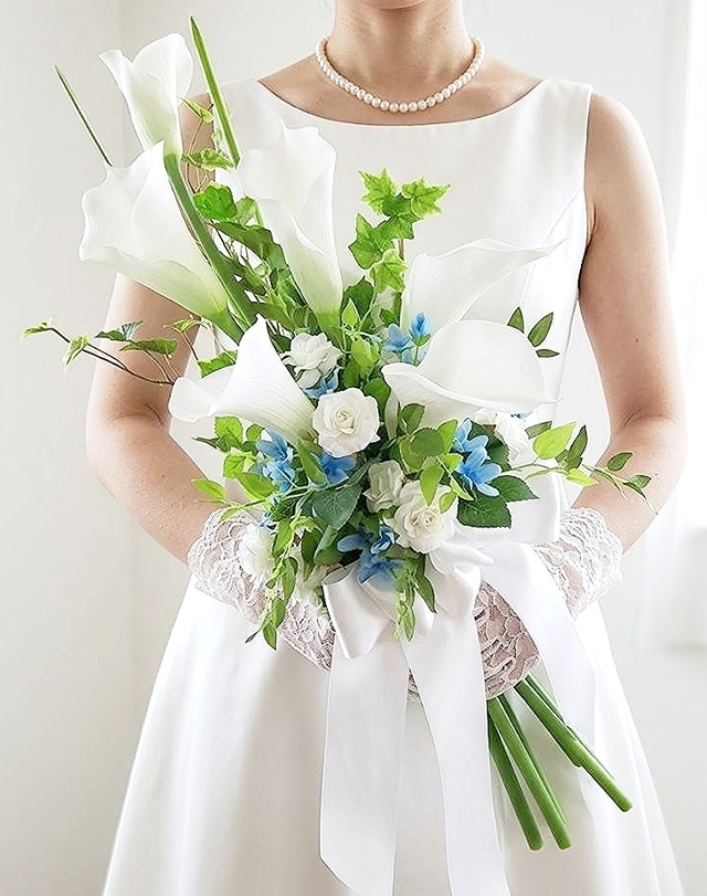 アームブーケ　カラー　白＆ブルー系｜造花　ウエディングブーケ（アーティフィシャルフラワー）