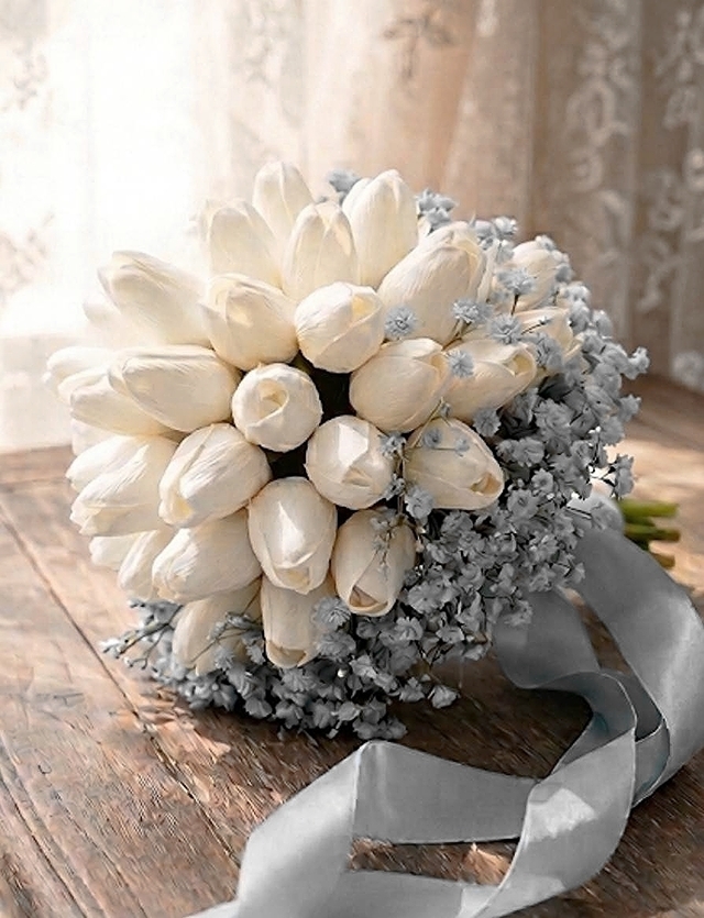 クラッチブーケ　チューリップ　白×ブルー系｜造花　ウェディングブーケ（アーティフィシャルフラワー）