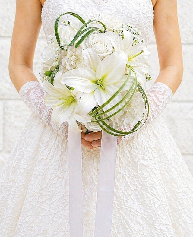 ラウンドブーケ ｜カサブランカ×白バラ×ダリア｜白系│造花 ウェディングブーケ（アーティフィシャルフラワー）｜洗練｜上品