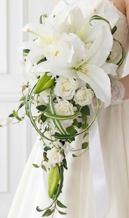 キャスケードブーケ カサブランカ　白薔薇　白系｜造花ウエディングブーケ（アーティフィシャルフラワー）