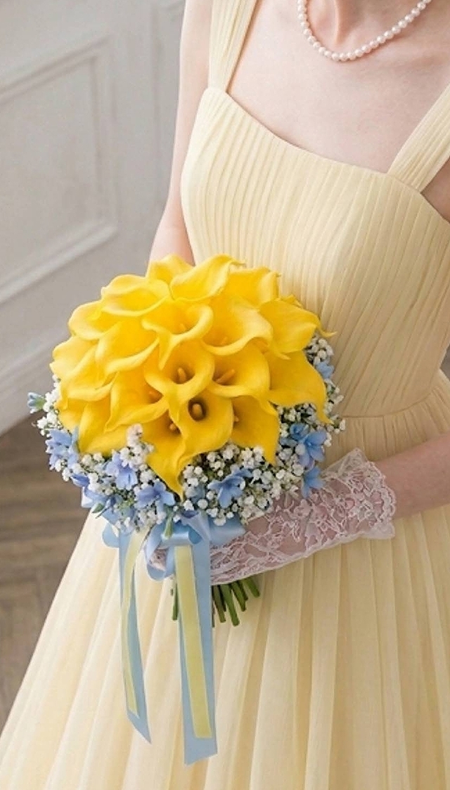 クラッチブーケ  カラーの花　イエロー＆ブルー系｜造花　ウェディングブーケ（アーティフィシャルフラワー）