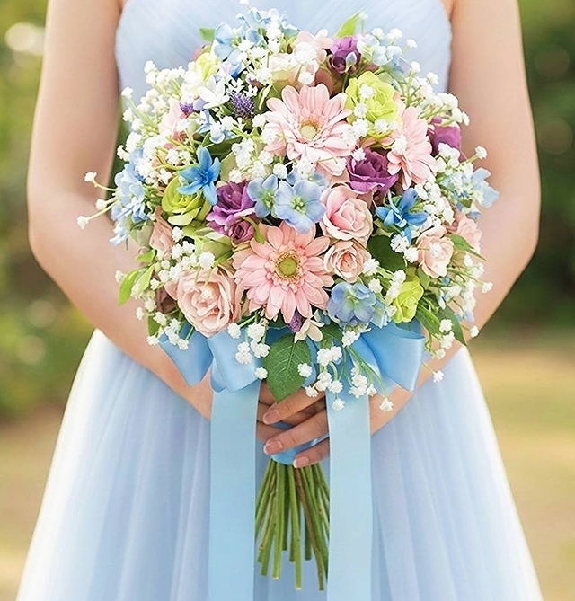 ピンクのガーベラ・大人カラフルなクラッチブーケ