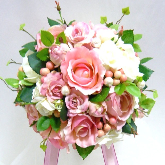 スィートピンク＆ホワイトの薔薇のラウンドブーケ｜造花ウエディングブーケ